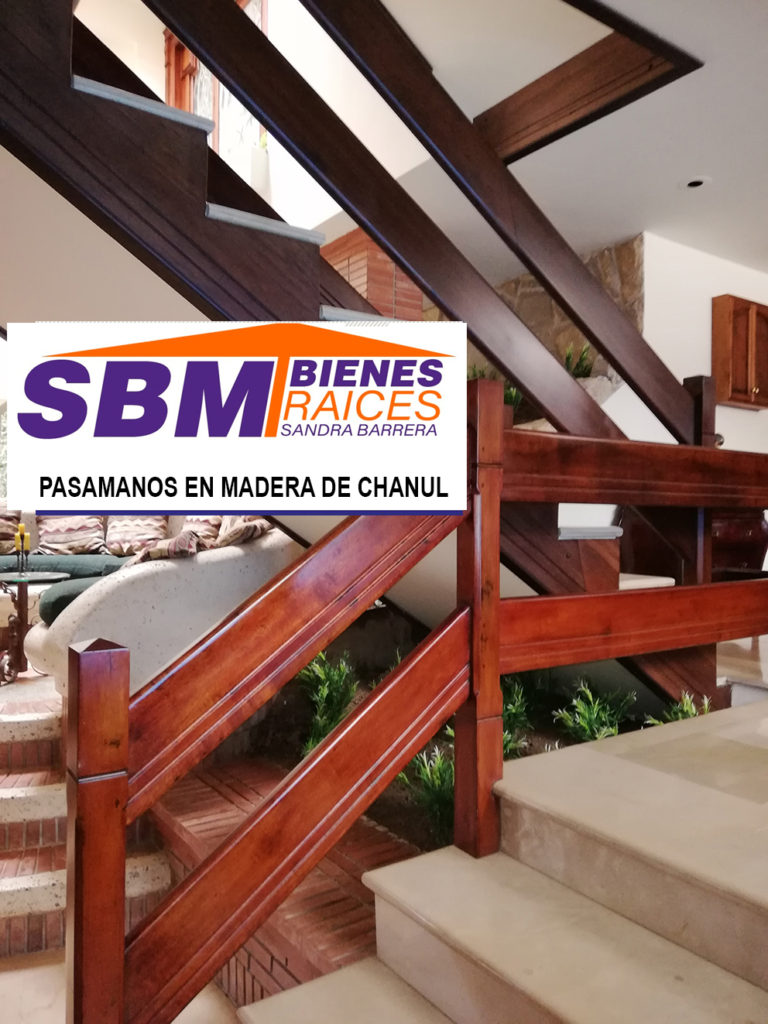 En Venta Hermosa Casa Amplia de 6 Dormitorios con Baño completo, tiene Piscina, Cancha Deportiva, Construida a Desniveles